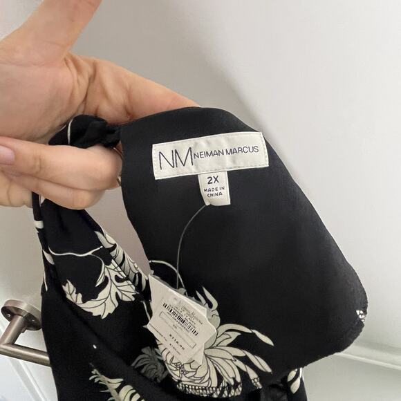 Neiman Marcus Blouse Women's 3X Black Floral Flutter Sleeve Asymmetric Flowy - Picture 7 of 10